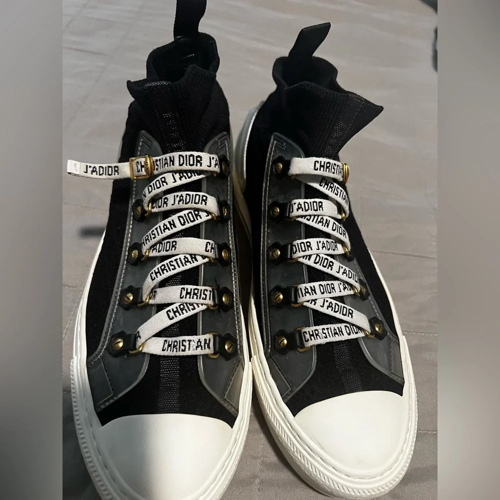 Christian Dior walk n Dior Black and white high‎ top sneaker size 39